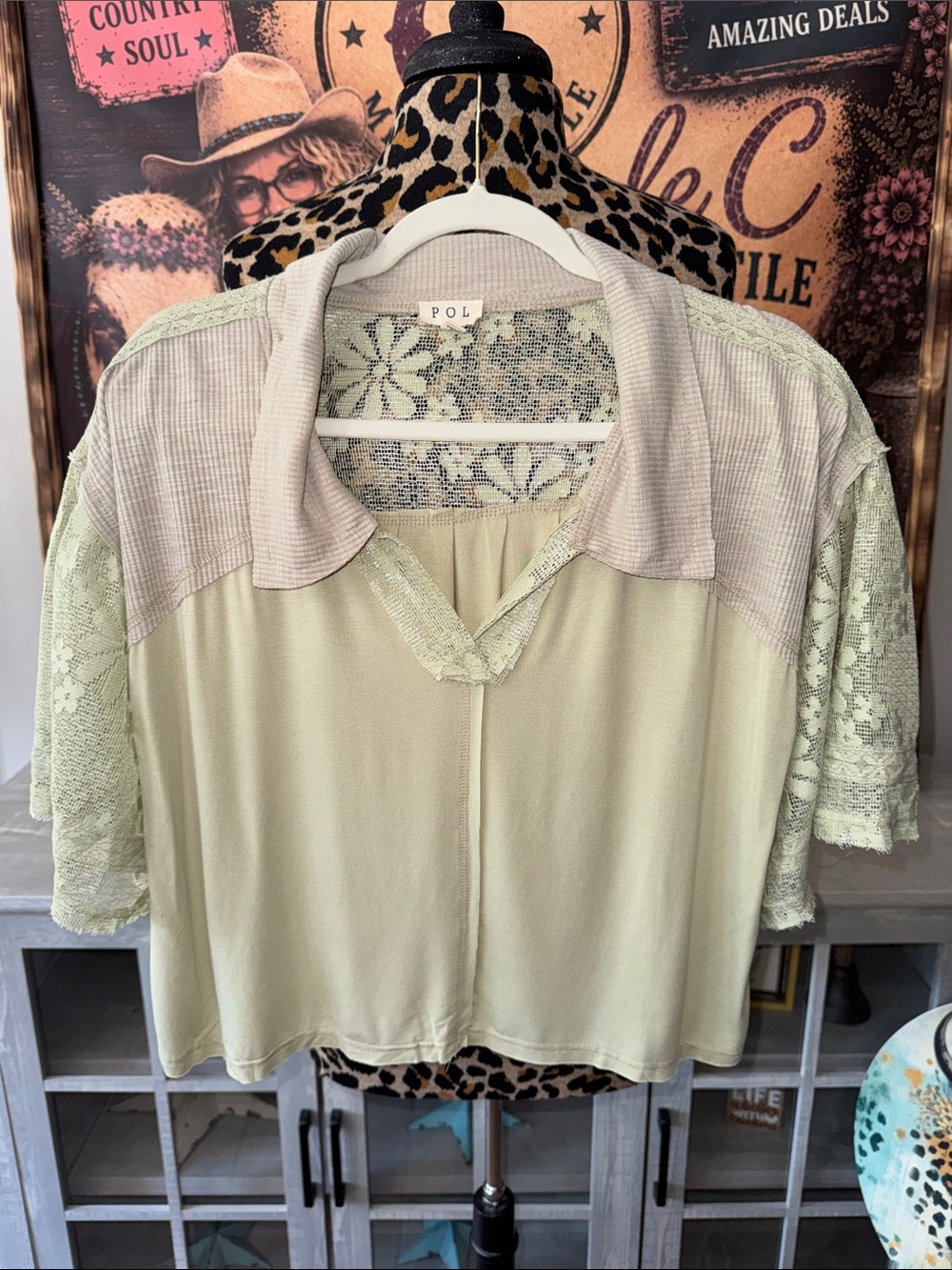 POL Lace-Trim Short Sleeve Collared Top in Pale Green - Women's Large